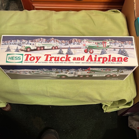 Hess 2002 toy truck and airplane UNOPENED - Picture 2 of 4